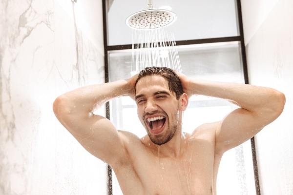 Il potere rigenerante della doccia: ultime novità in fatto di box doccia e soffioni
